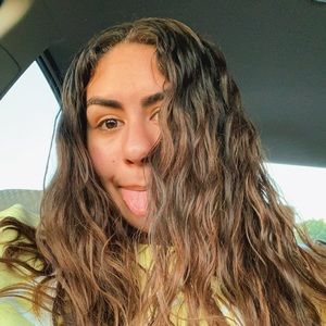 Meet your Posher, Taina